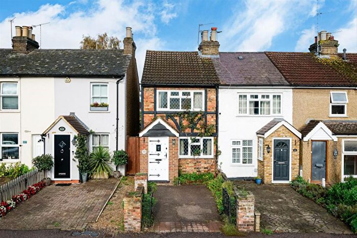 3 Bedroom End Terrace House For Sale In New Road, Croxley Green, WD3