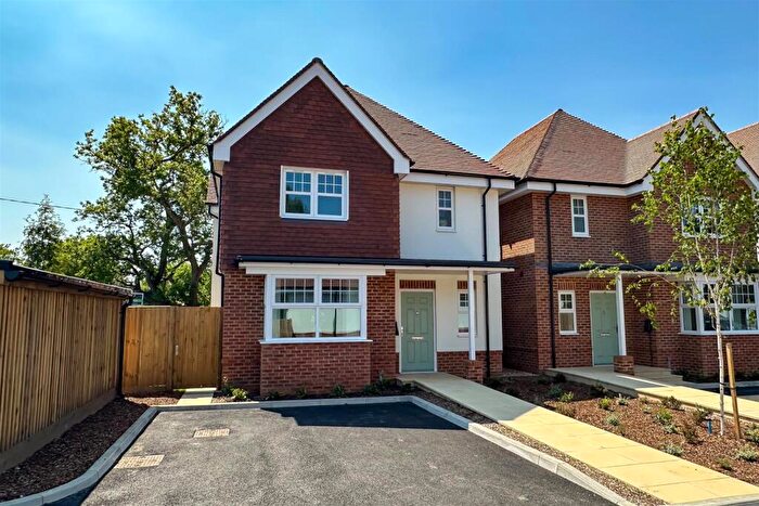 3 Bedroom Detached House For Sale In Christchurch Road, West Parley, BH22