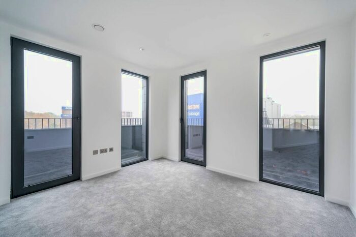 3 Bedroom Flat To Rent In The Vale, Acton, London, W3