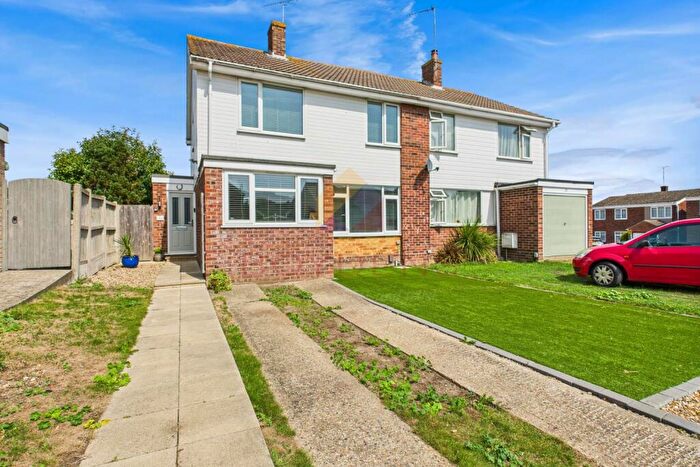 3 Bedroom Semi-Detached House For Sale In Lincoln Way, Riverside, Colchester, CO1