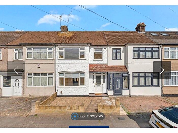 4 Bedroom Terraced House To Rent In Temple Avenue, Dagenham, RM8