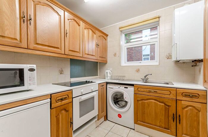 1 Bedroom Flat To Rent In Arnewood Close, Roehampton, London, SW15