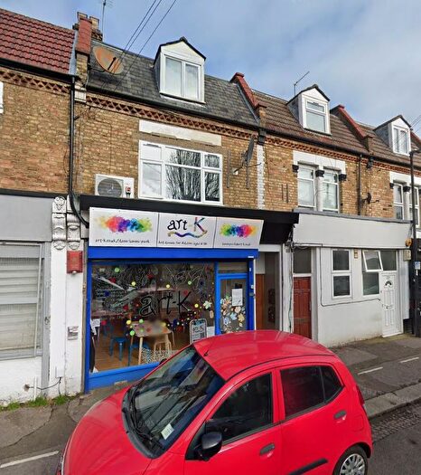 3 Bedroom Flat To Rent In Whittington Road, Southgate, N22