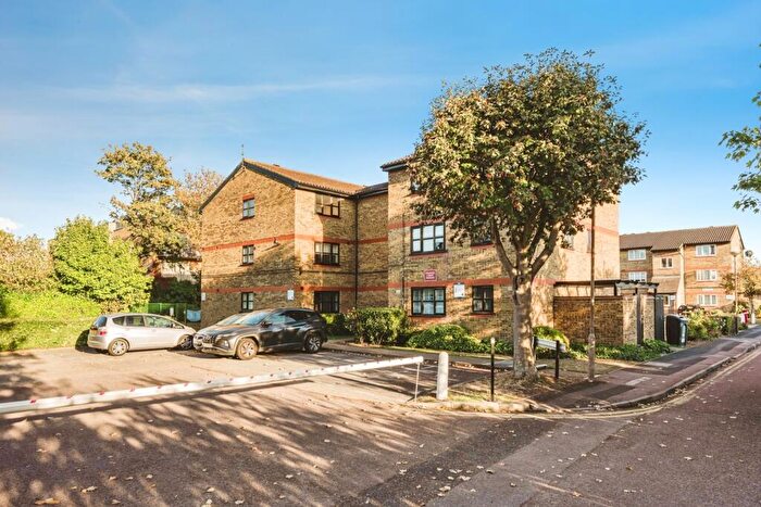 1 Bedroom Flat For Sale In Gandhi Close, Walthamstow, E17