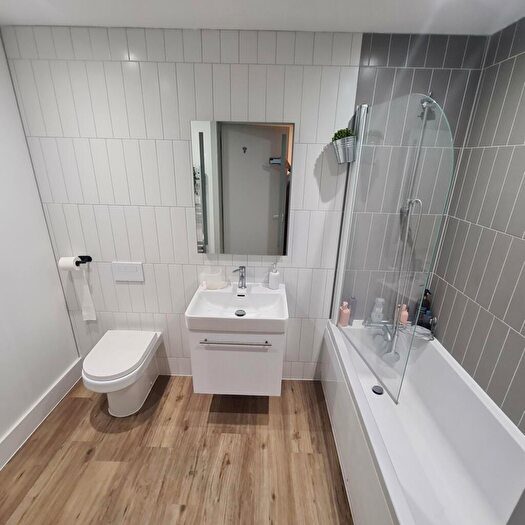 2 Bedroom Apartment For Sale In Wootton Mount, Bournemouth, Dorset, BH1