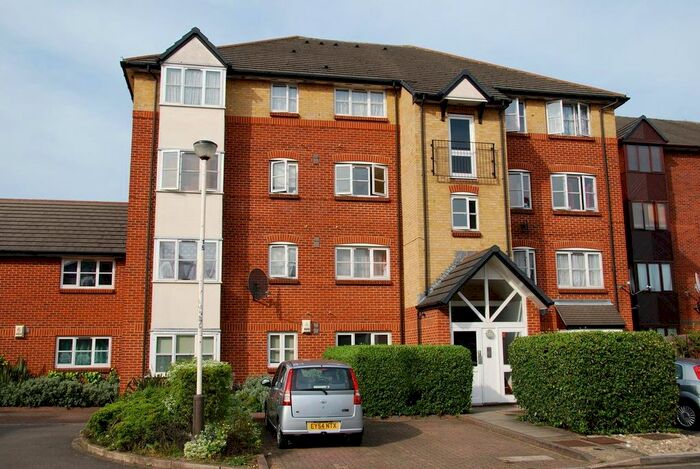 2 Bedroom Flat For Sale In Curtis Drive, London, W3