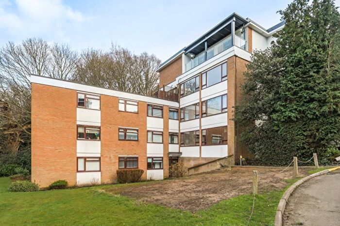 3 Bedroom Flat To Rent In Weybridge, Surrey, KT13