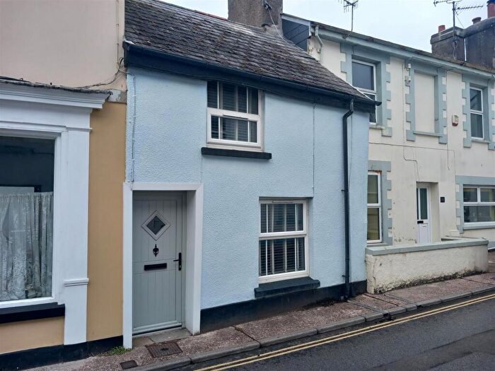 2 Bedroom House For Sale In Cross Street, Northam, EX39