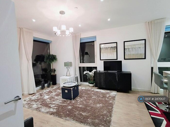 2 Bedroom Penthouse To Rent In Bailey Street, London, SE8