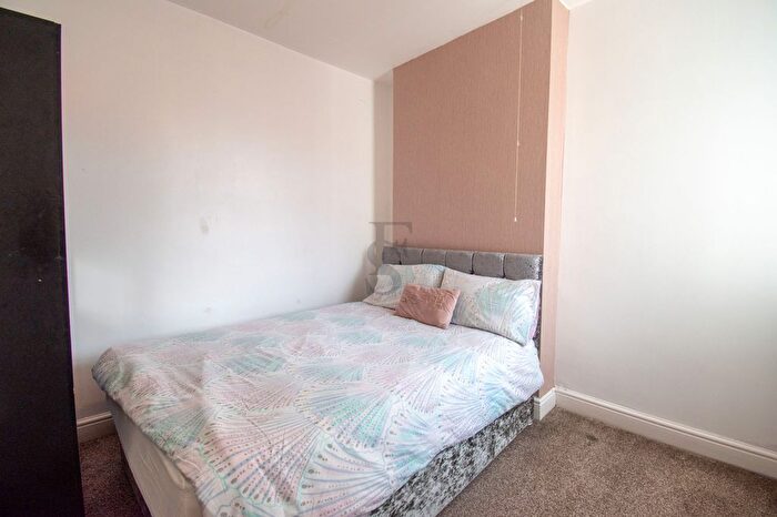 3 Bedroom End Of Terrace House For Sale In Dronfield Street, Evington, LE5