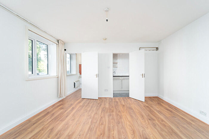 1 Bedroom Apartment To Rent In Cygnet House, - Belsize Road, Swiss Cottage, NW6