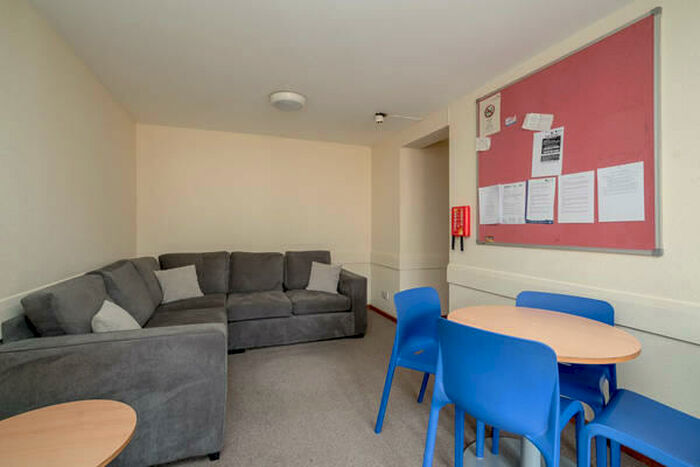 3 Bedroom Property To Rent In L &#; West Bryson Road, Edinburgh, EH11