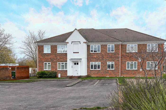 1 Bedroom Apartment To Rent In Kingfisher Walk, GU12