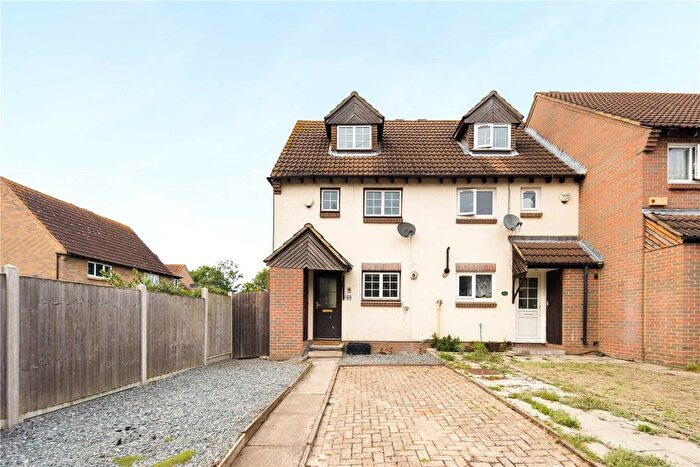 3 Bedroom End Of Terrace House To Rent In Jade Close, West Beckton, London, E16