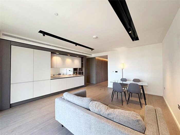 1 Bedroom Apartment To Rent In Park Drive, Canary Wharf, London, E14