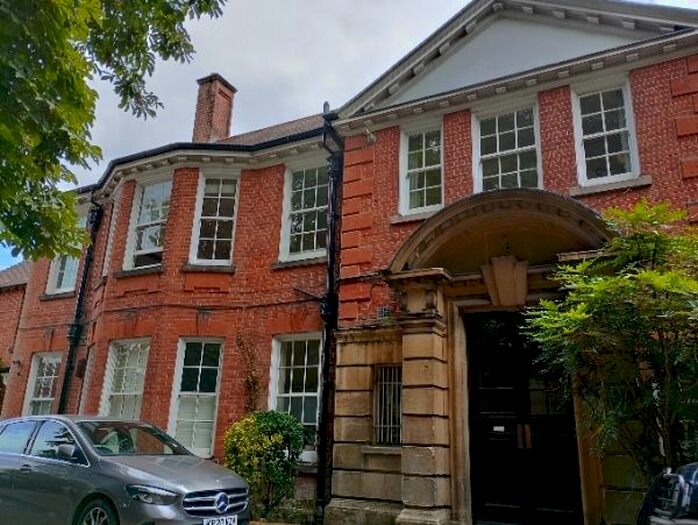 3 Bedroom Flat To Rent In Mere Close, London, SW15