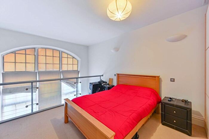 1 Bedroom Flat For Sale In Kingsway Square, Battersea, London, SW11