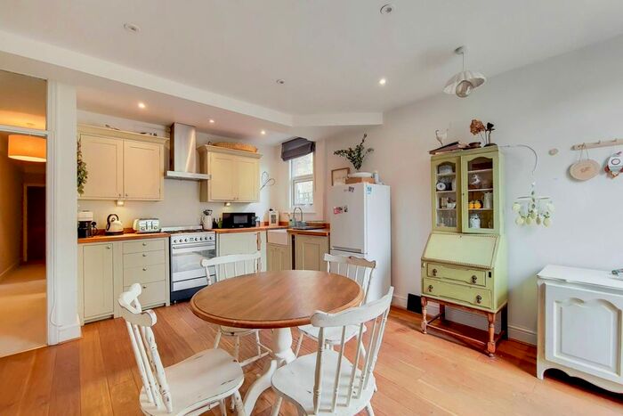 2 Bedroom Flat To Rent In Panmuir Road, West Wimbledon, London, SW20