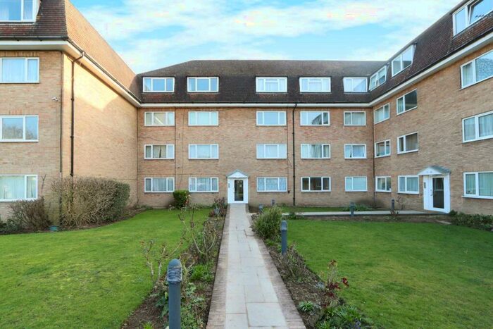 2 Bedroom Flat To Rent In Charter Court, Linden Grove, KT3