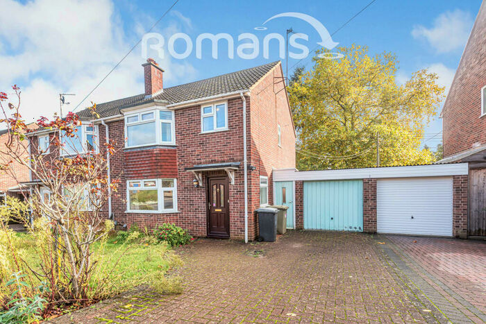 3 Bedroom Semi-Detached House To Rent In Highwood Close, RG14