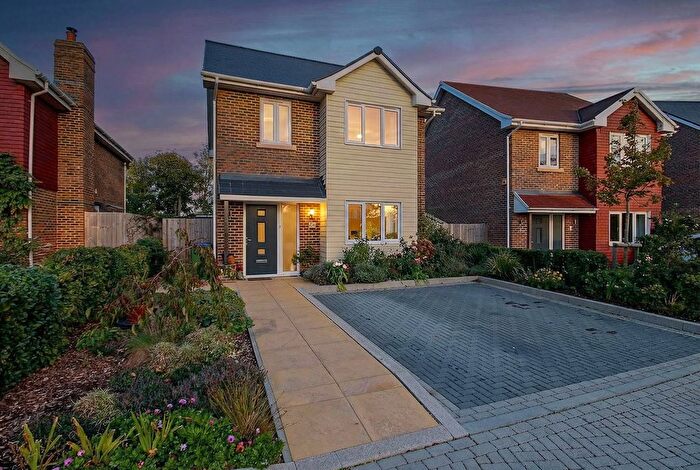 3 Bedroom Detached House For Sale In Delfont Grove, Angmering, BN16