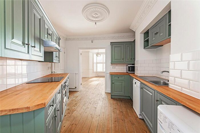 2 Bedroom Apartment To Rent In Bennerley Road, SW11