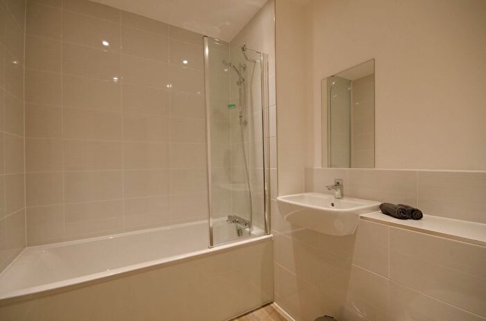 2 Bedroom Flat For Sale In High Street, Sutton, SM1