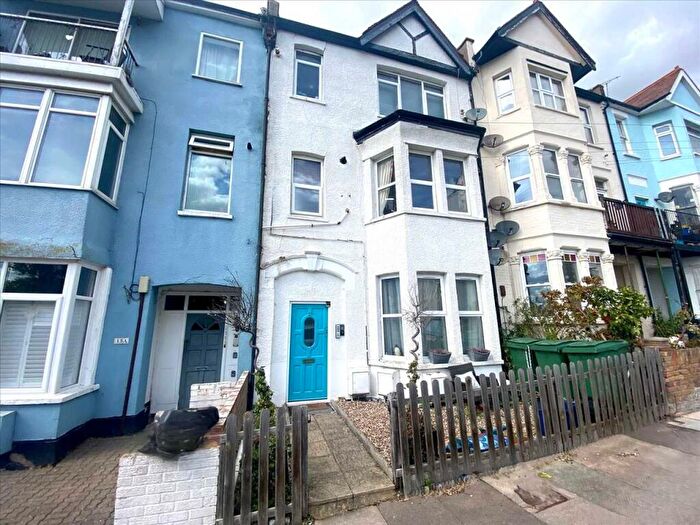 2 Bedroom Apartment To Rent In San Remo Parade, Westcliff On Sea, SS0