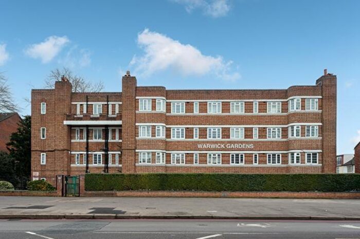 2 Bedroom Flat For Sale In Warwick Gardens, London Road, Thornton Heath, Surrey, CR7