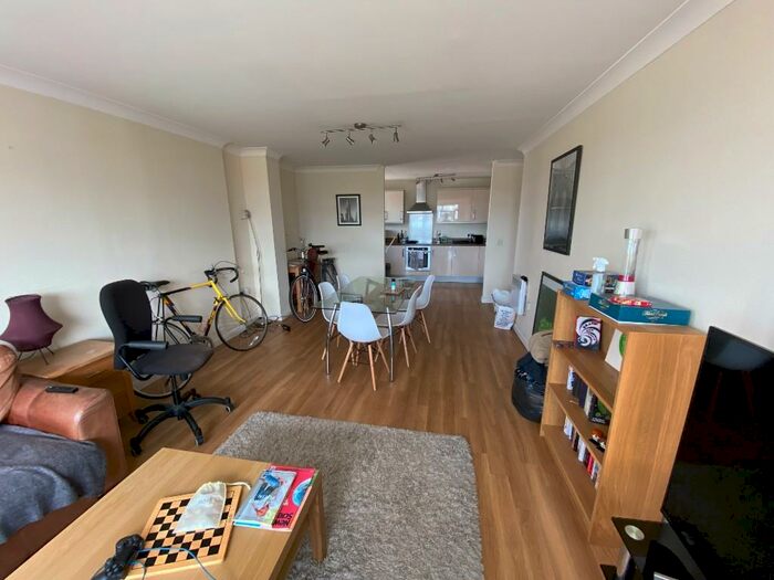 2 Bedroom Flat To Rent In Kennet Street, Reading, Berkshire, RG1