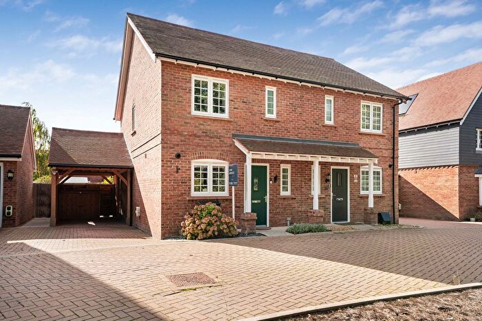 2 Bedroom Semi-Detached House For Sale In Lyon Close, Didcot, OX11