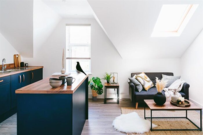 1 Bedroom Apartment To Rent In Connaught Road, Cardiff, CF24