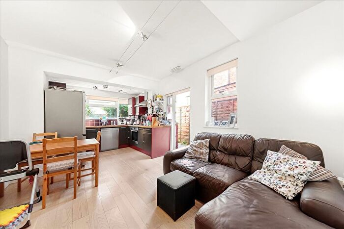 2 Bedroom Flat To Rent In Lochaline Street, Hammersmith, London, W6