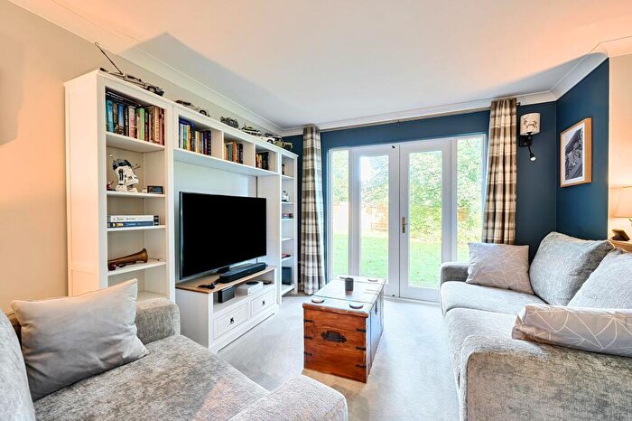 2 Bedroom Apartment For Sale In Guildford Road, Fetcham, KT22