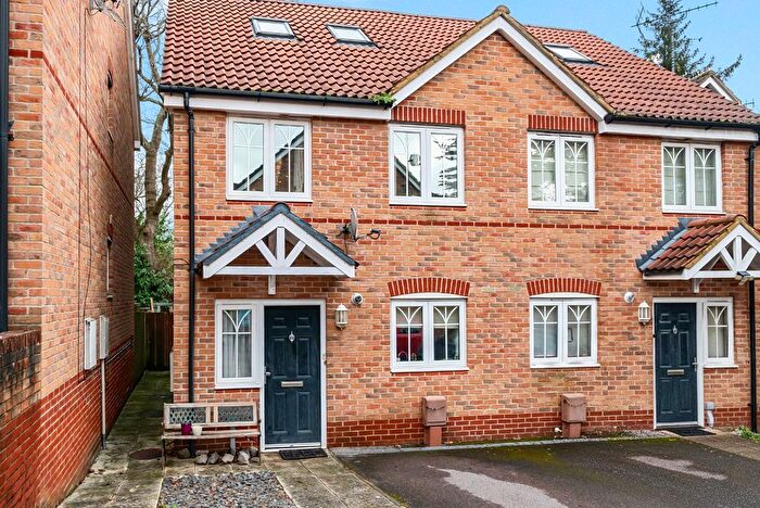 3 Bedroom Semi Detached House For Sale In Midhurst Court, Chandler's Ford, Eastleigh, Hampshire, SO53
