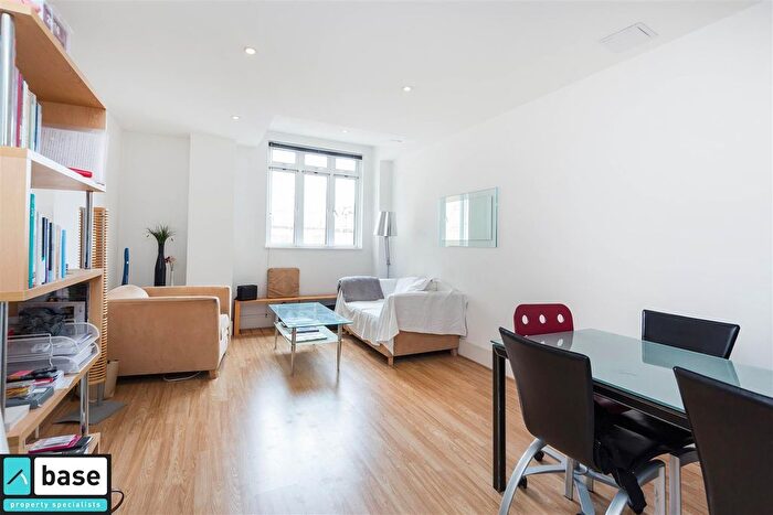 2 Bedroom Flat To Rent In Bernhard Baron House, Henriques Street, Aldgate East, E1