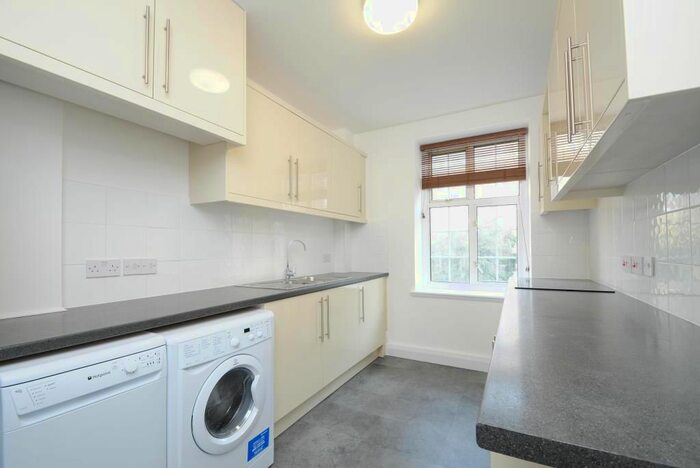 2 Bedroom Flat To Rent In Heathfield Terrace, Chiswick, W4