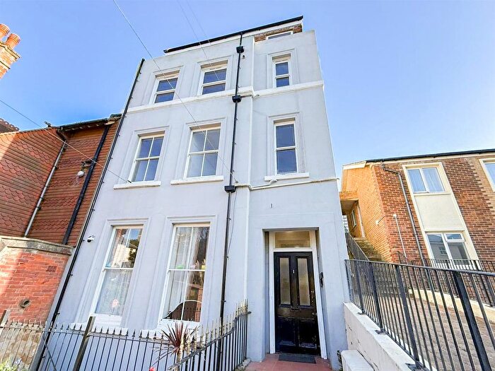 2 Bedroom Flat To Rent In West Hill Road, St. Leonards, TN38