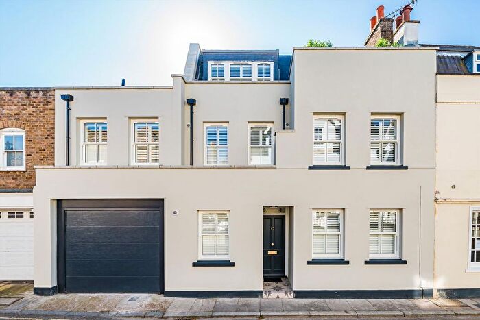 5 Bedroom Property For Sale In Church Street, Old Isleworth, TW7
