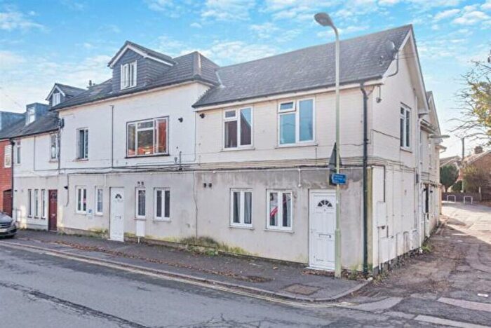 1 Bedroom Flat For Sale In The Square, Pennington, SO41
