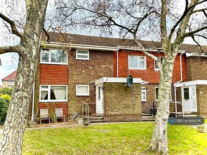 2 Bedroom Maisonette To Rent In Lincoln Court, Southampton, SO15