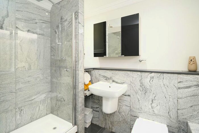 2 Bedroom Detached Bungalow To Rent In Abbeydale Road, Sheffield, S7