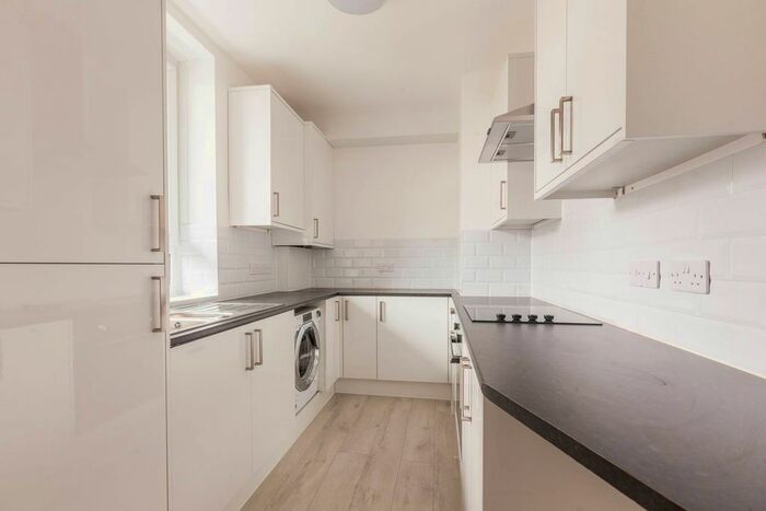 2 Bedroom Flat To Rent In Whiston Road, Bethnal Green, London, E2