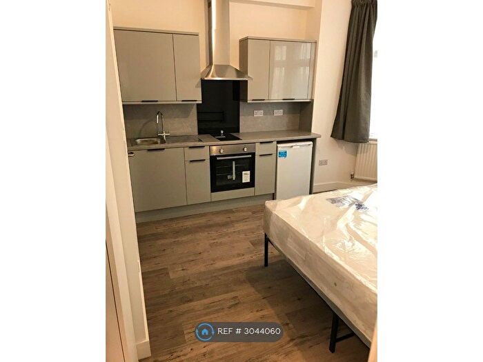 Studio To Rent In Grenoble Gardens, London, N13