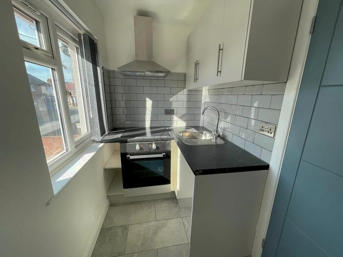 Studio To Rent In Taunton Avenue, Hounslow, TW3