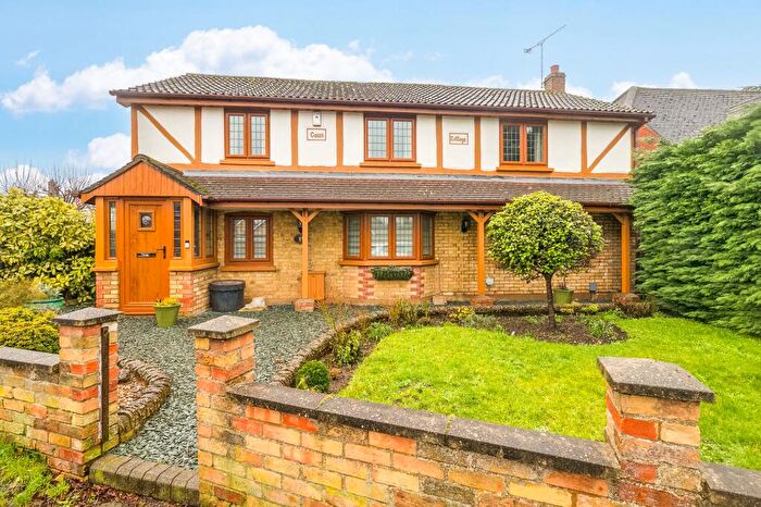 4 Bedroom Detached House For Sale In Church Road, Westoning, MK45