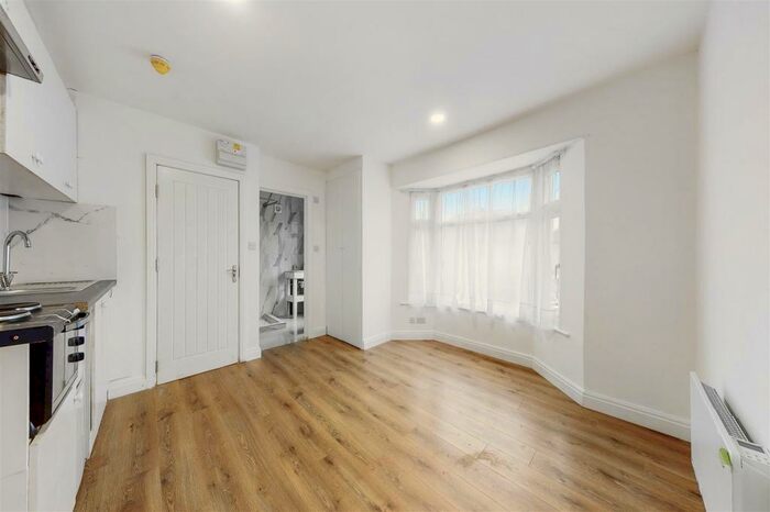 Studio To Rent In Woodfield Avenue, Wembley, HA0