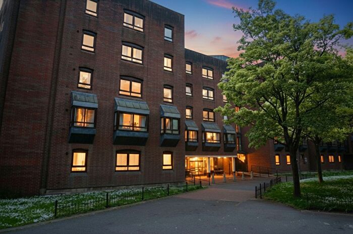 3 Bedroom Flat For Sale In The Dukeries, Gloucester, GL1