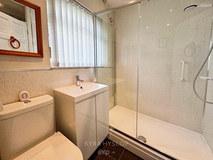 2 Bedroom Bungalow For Sale In Brookside Crescent, Exeter, Devon, EX4
