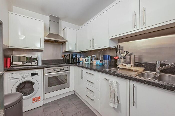 2 Bedroom Flat To Rent In Prescot Street, Aldgate, London, E1